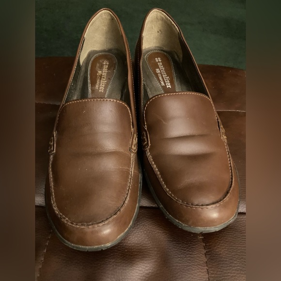 EUC Naturalizer IOB casual loafers/flats. Brown leather uppers - Picture 2 of 8